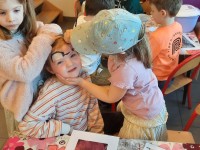 carnaval: elkaar schminken